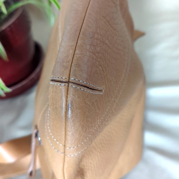 Coach Pebble Leather Tan Soft Purse Shoulder Bag Crossbody - Picture 4 of 17